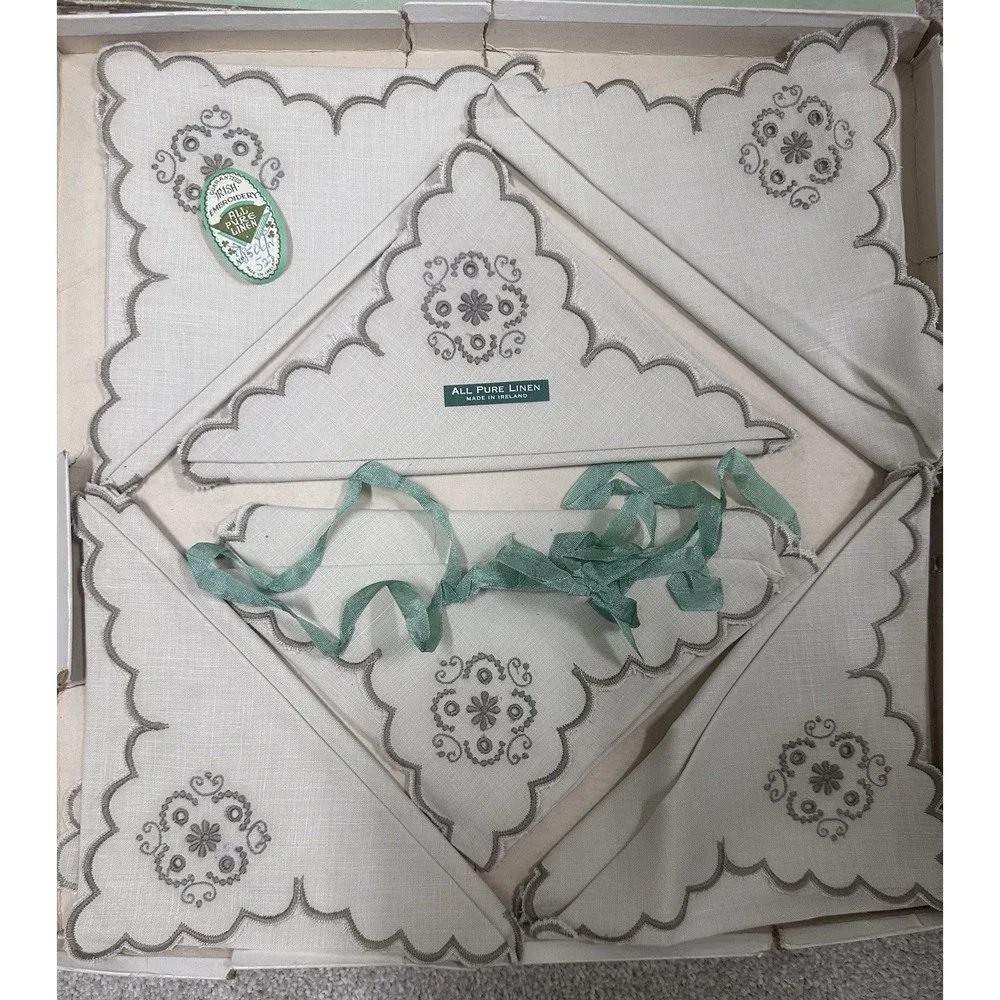 Vintage Irish Embroidered Supper Set Table Cloth With 6 Napkins scalloped edges